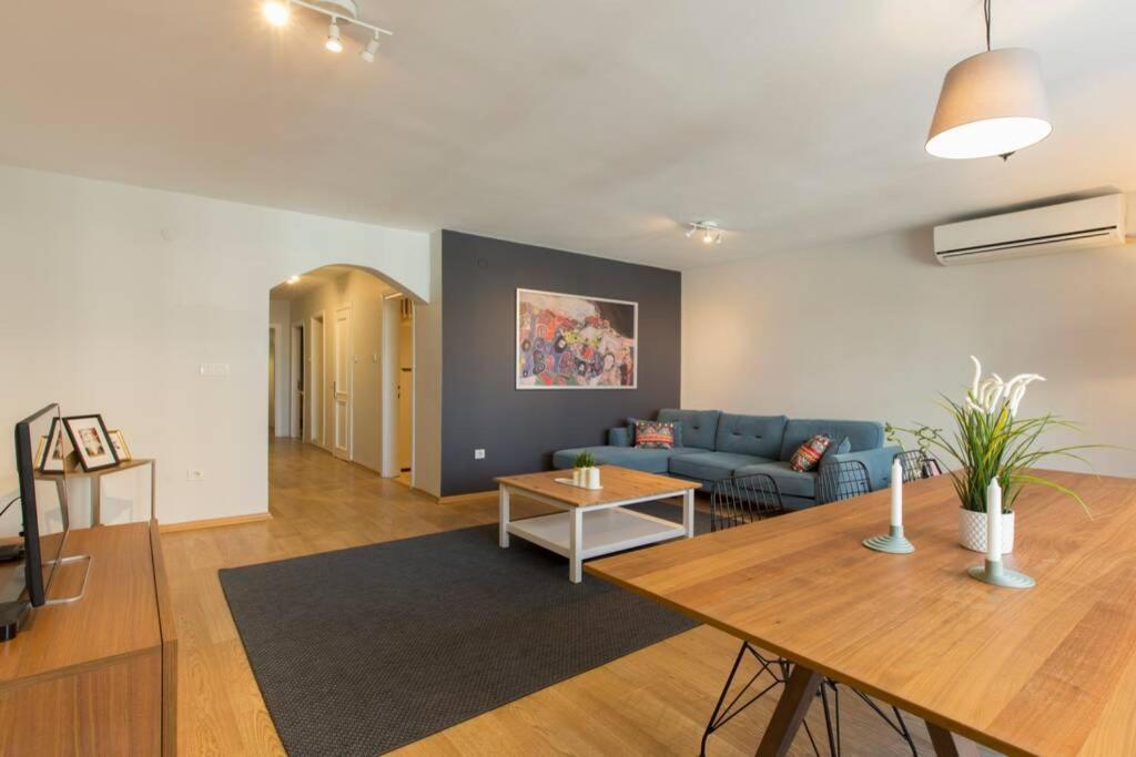 Centrally Located Huge In Cihangir Apartment Istanbul