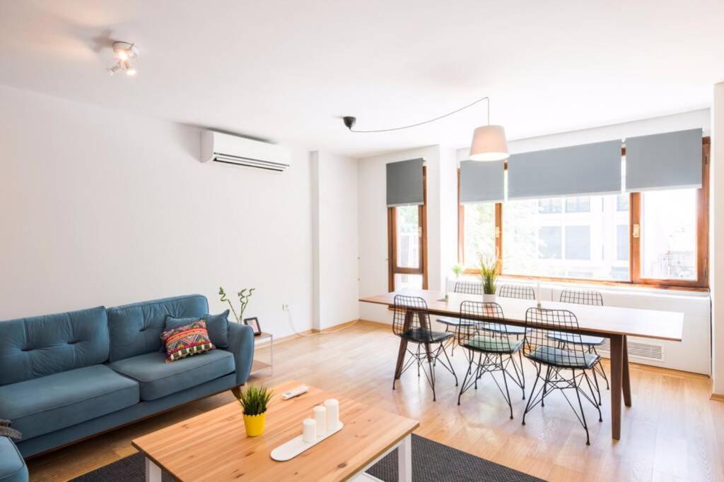 Centrally Located Huge In Cihangir Apartment Istanbul