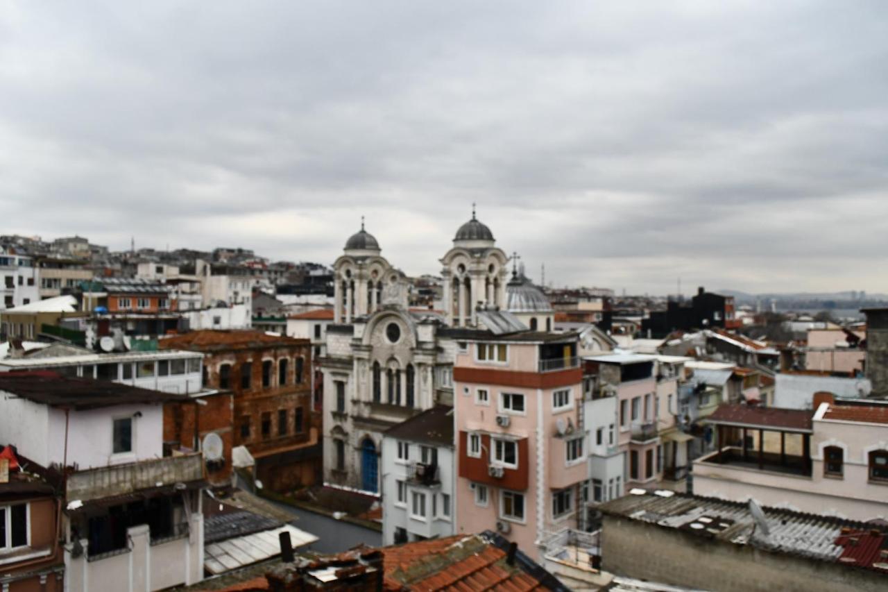 Ada * İstanbul