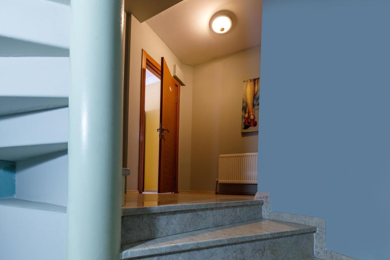 Senior Pera Suites