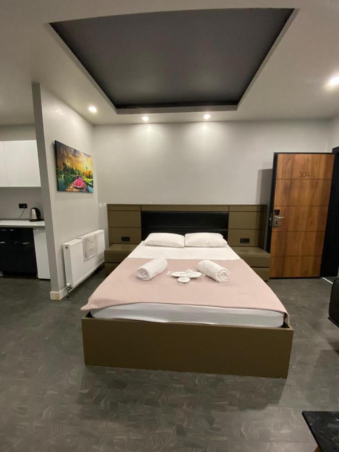 Kent Apartment *