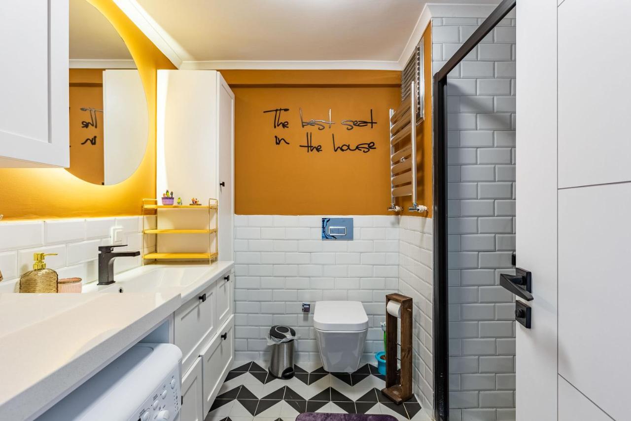 Stylish In Moda Near Popular Attractions With Balcony *