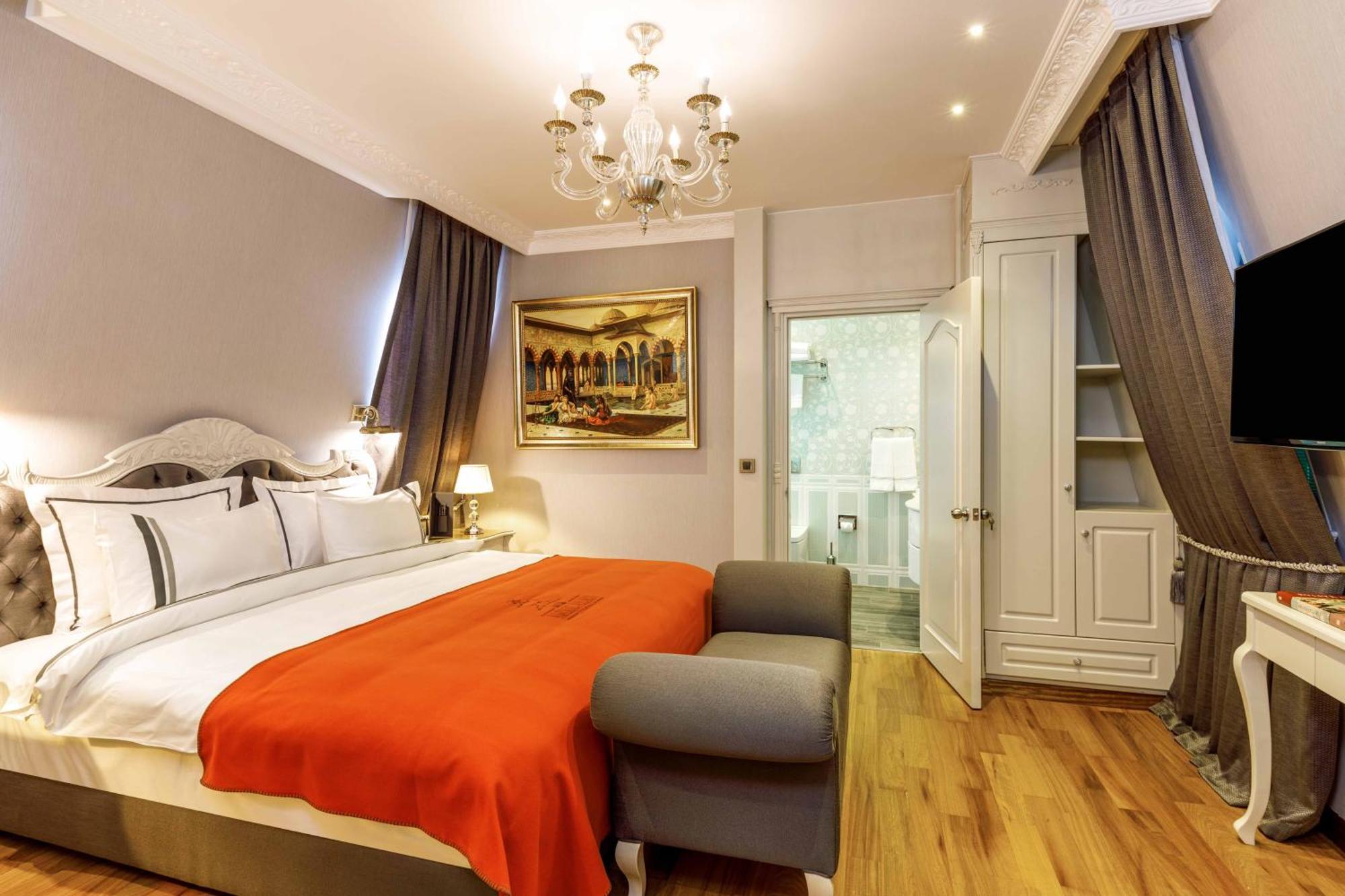 Amiral Palace Boutique Class Hotel 4*