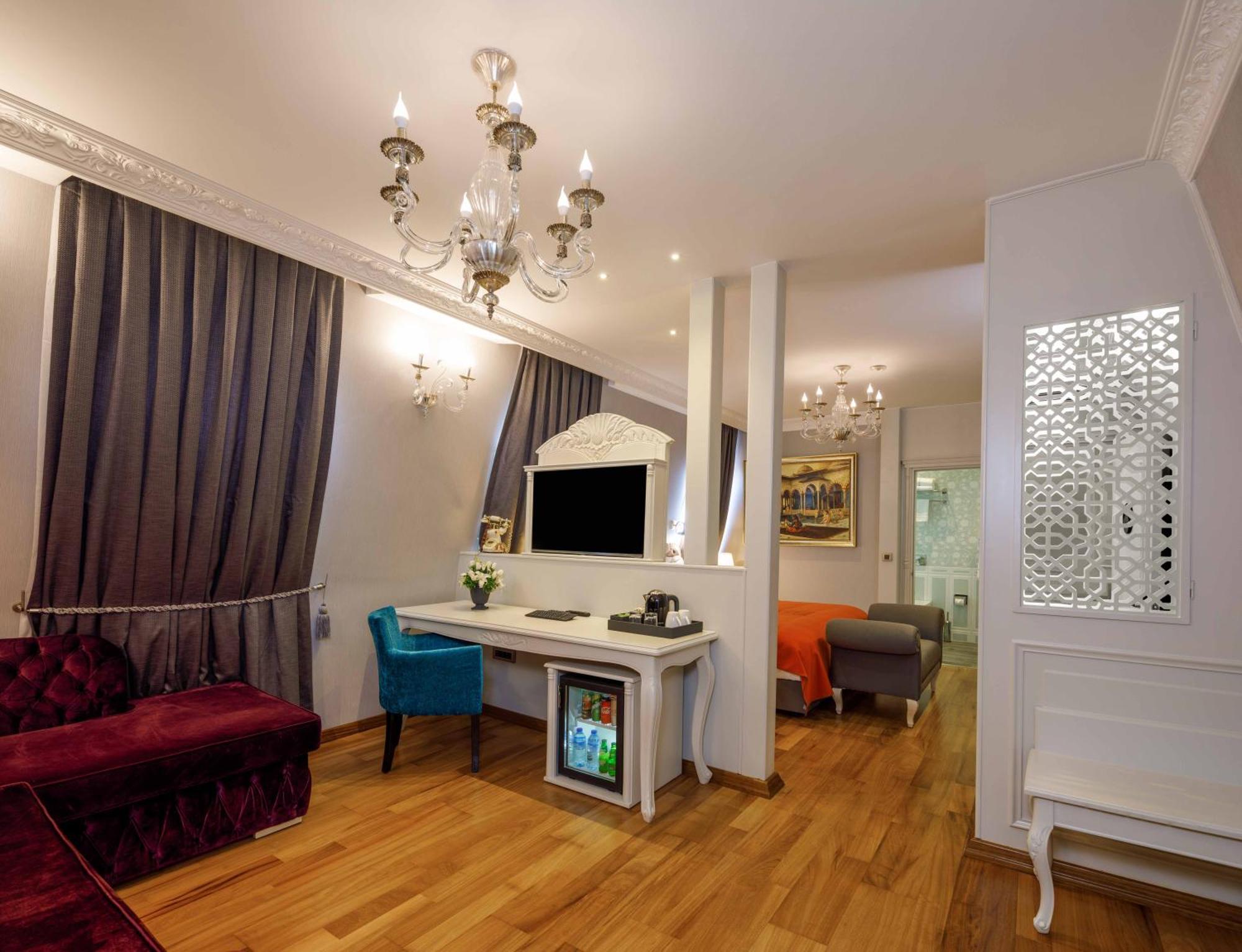 Amiral Palace Boutique Class Hotel 4*