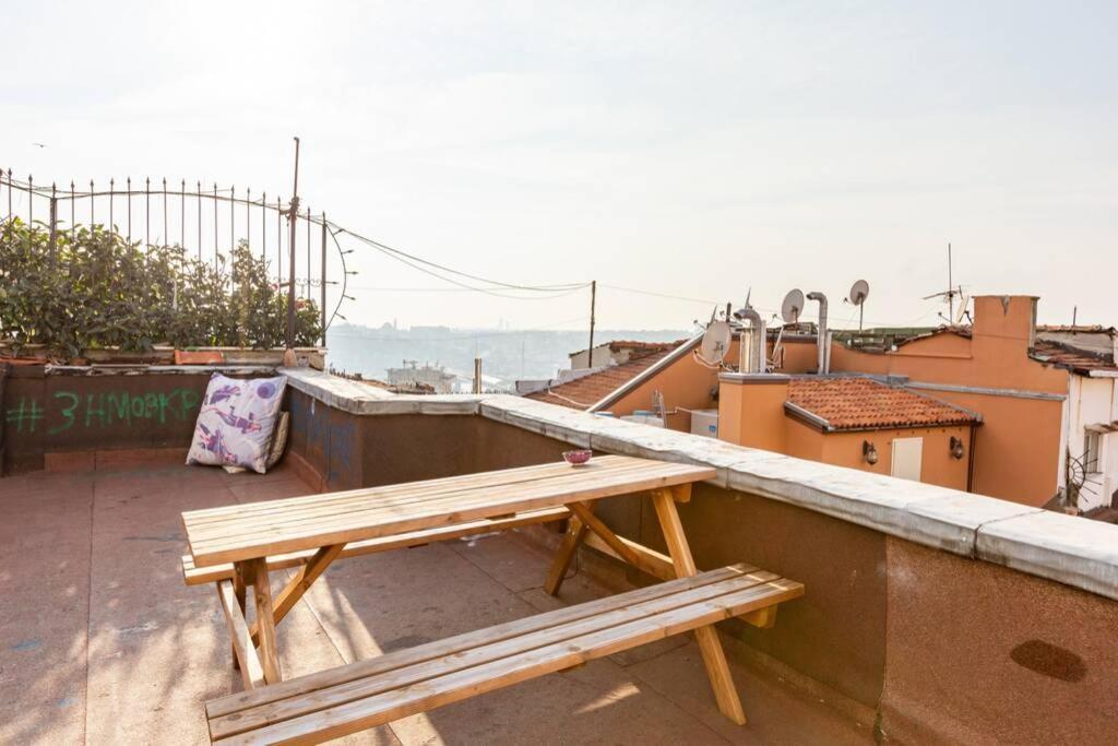 Sincere Experience In Galata Area. Apartment *