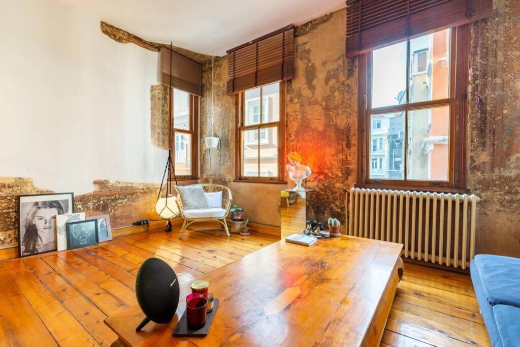 Sincere Experience In Galata Area. Apartment *