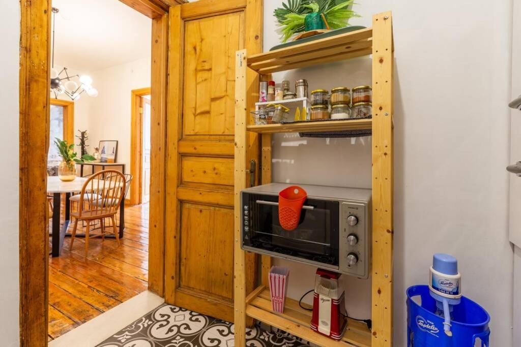 Sincere Experience In Galata Area. Apartment *