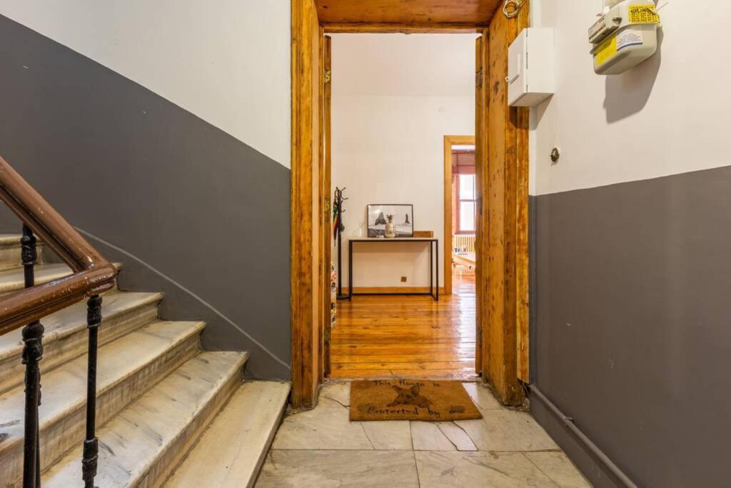 Sincere Experience In Galata Area. Apartment