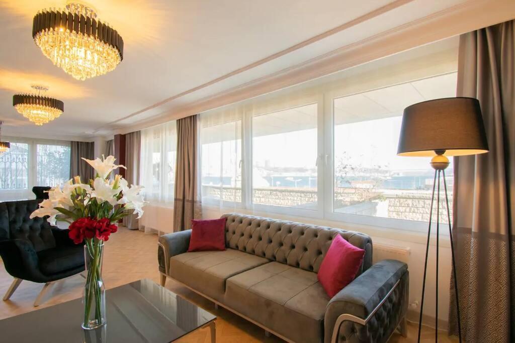 Opulent Bosphorus View Apartment *