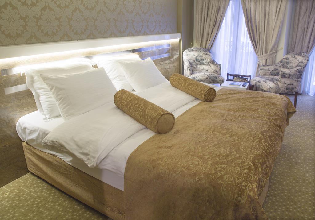Golden Rain Old Hotel 4*