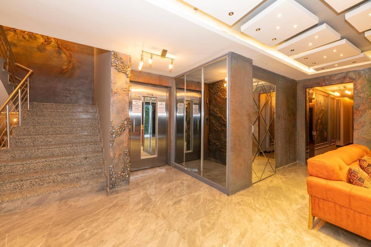 White Palace 3*