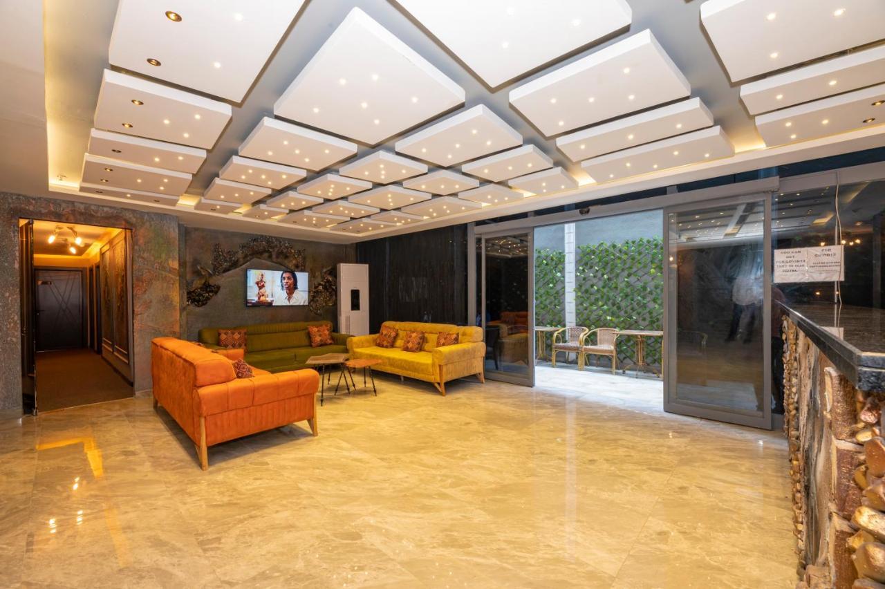 White Palace Hotel 3*