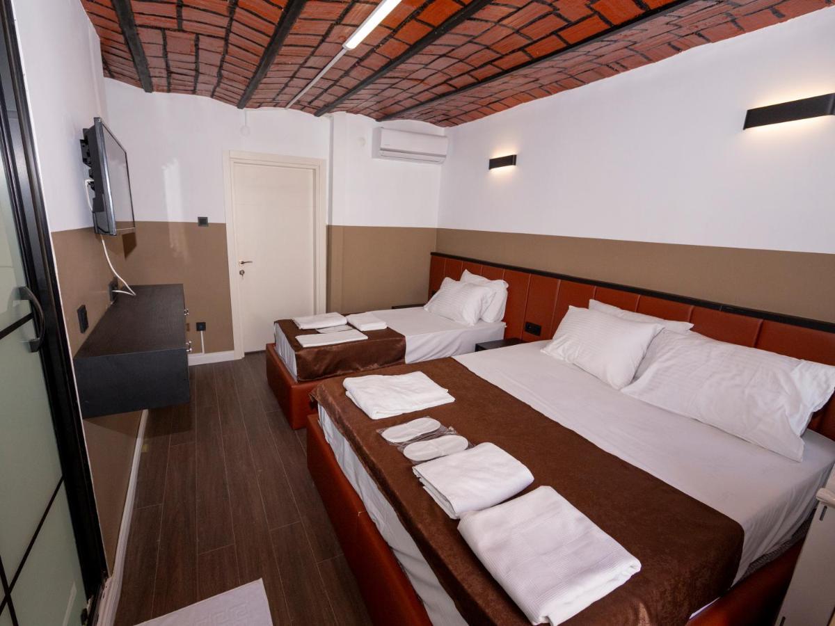 Miss Hotel *