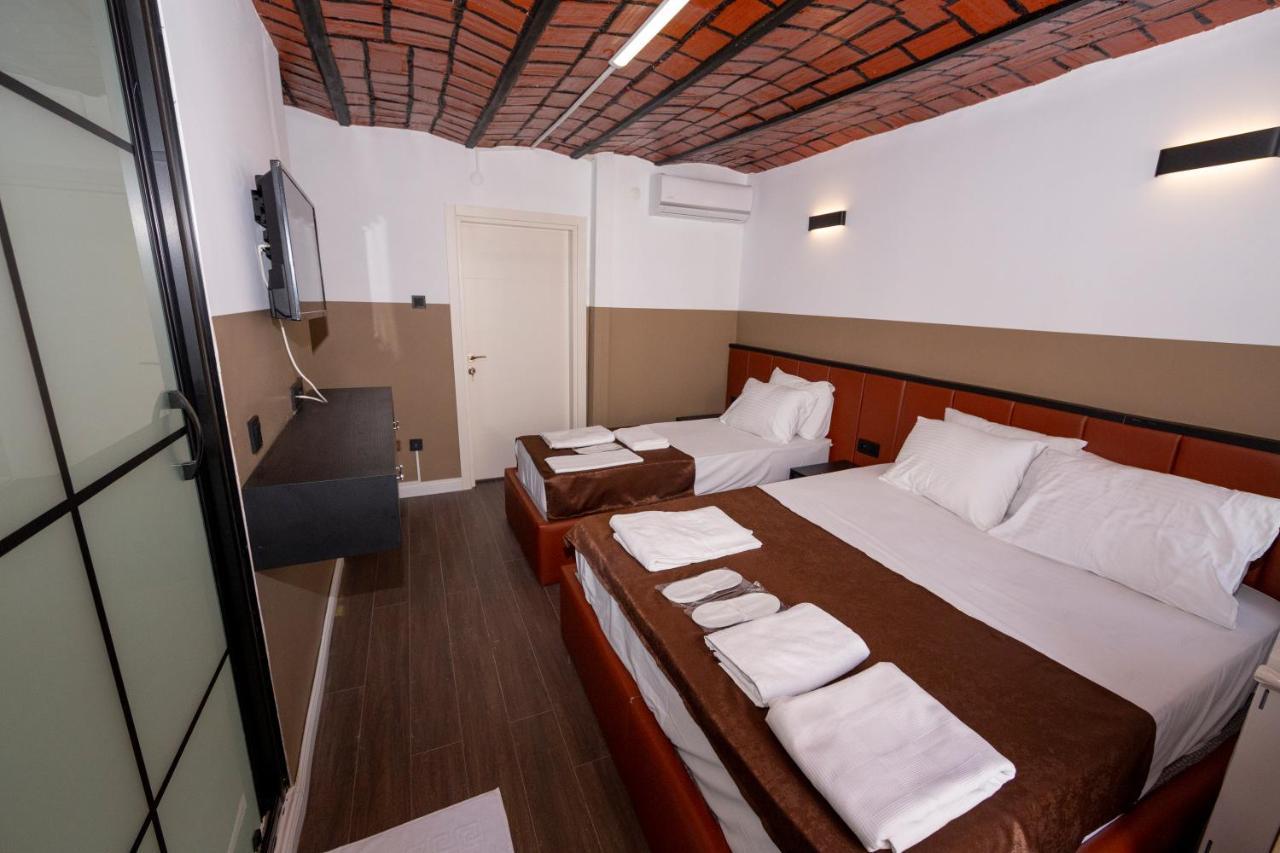 Hotel Miss *