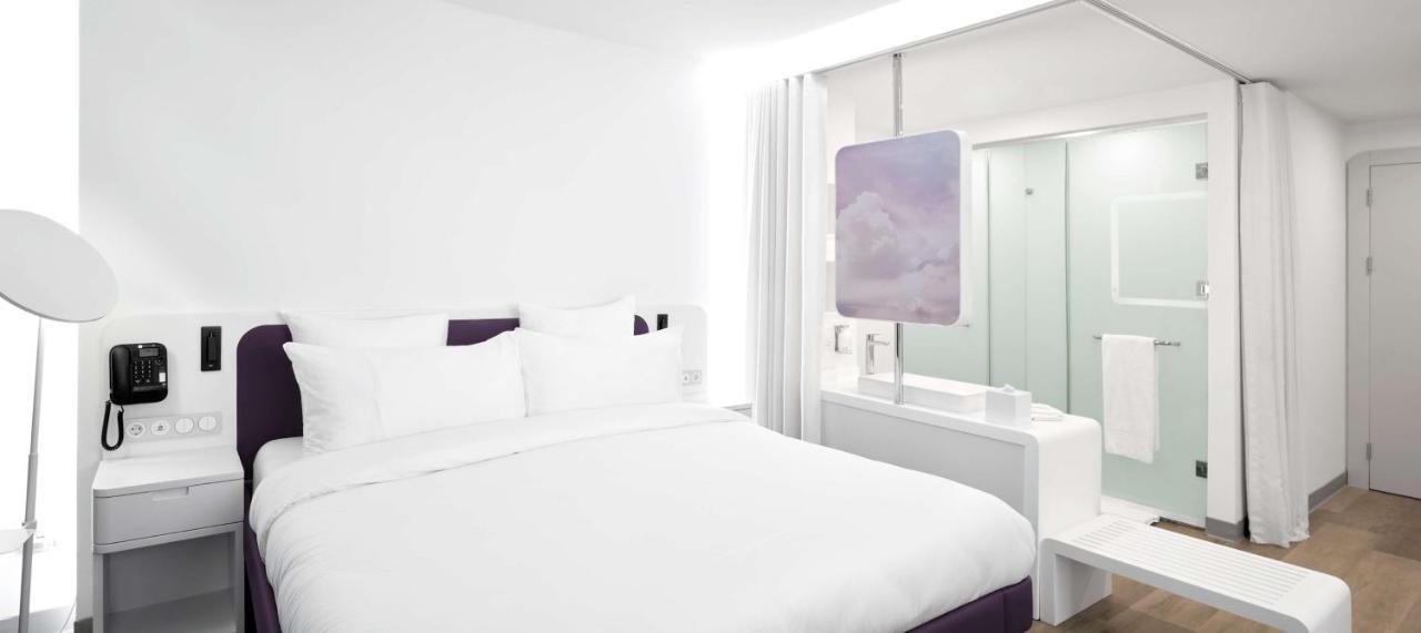 Hotel Yotelair Airport, Duty Free - International Transit Area