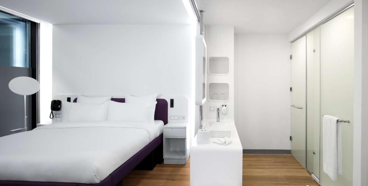 Yotelair Airport, Duty Free - International Transit Area 3*