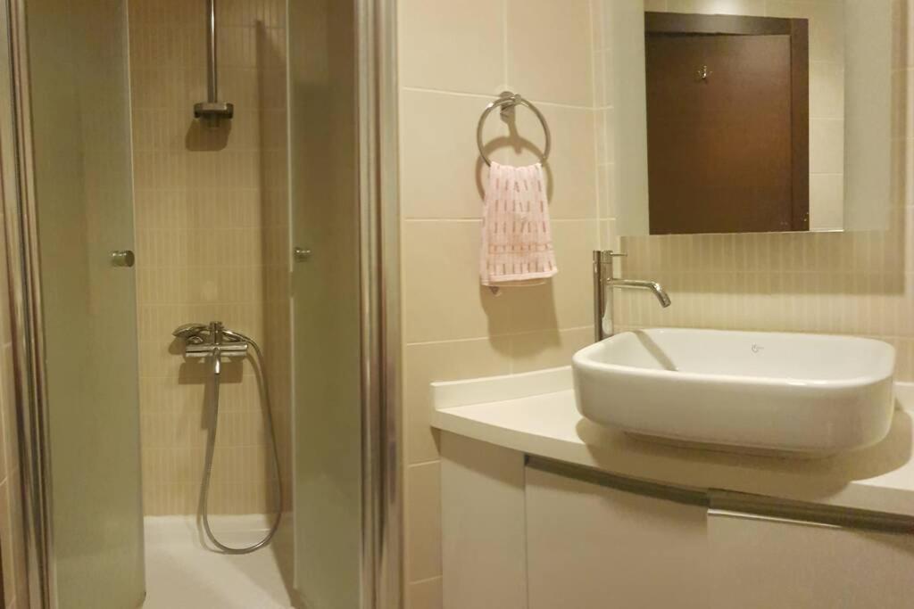 Magneficent Luxury With Pool And Fitnes Apartment *