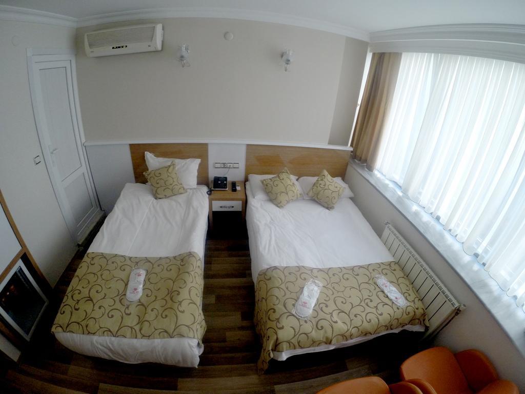 Lal Hotel