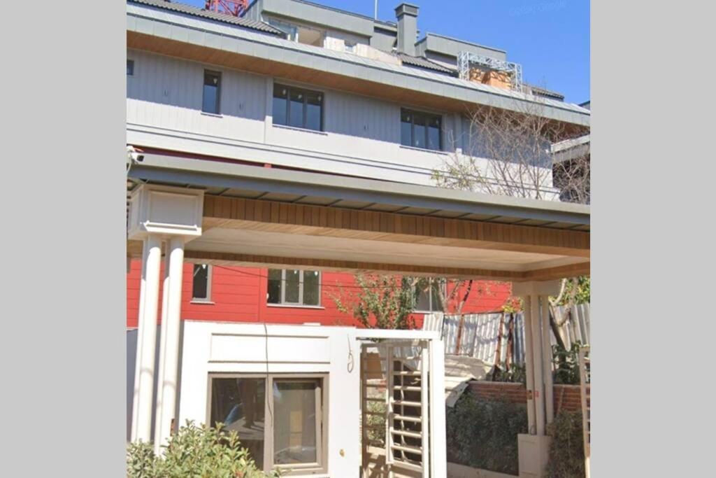 Apartment Full Bosphorus View New 3 Bedroom Beside Camliktepe Park In Famous Uskudar On The Asian Side Of *