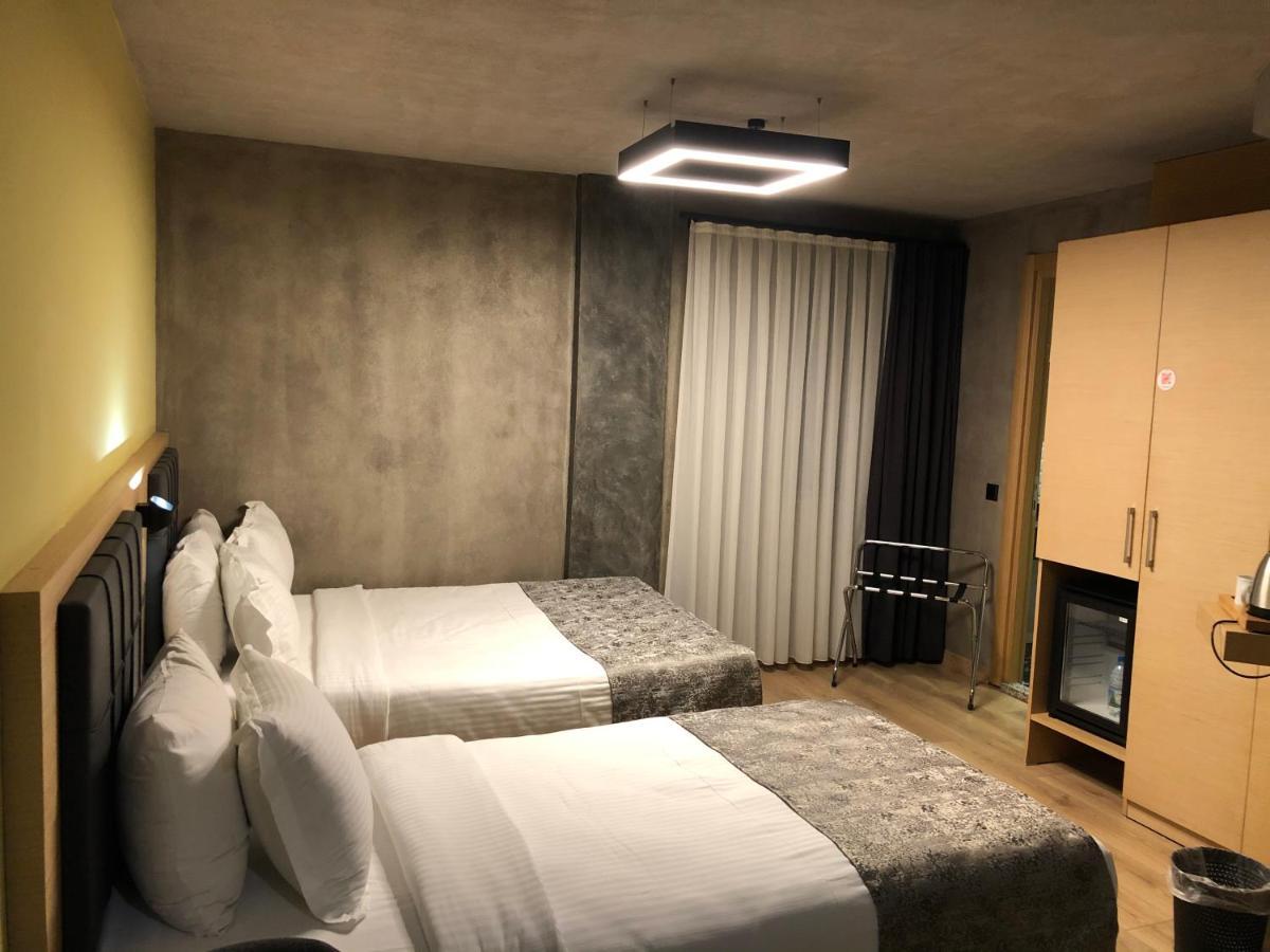 Red Stone Hotel
