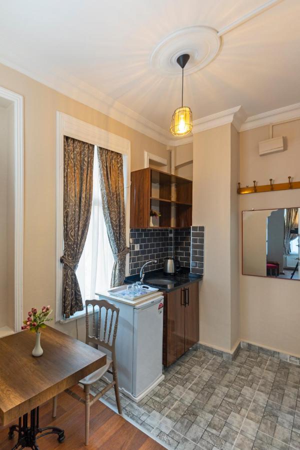 Grey House - Historical Peninsula Hotel