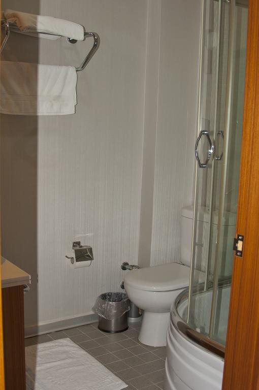 Hotel Island 2*