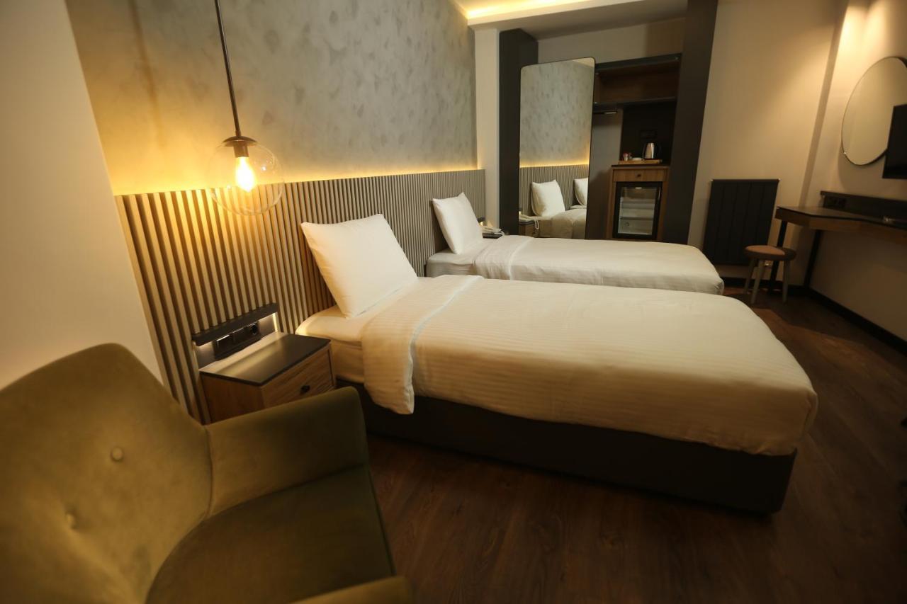 Moja Hotel