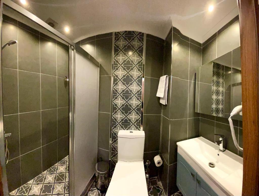 Ueskuedar Hotel 2*