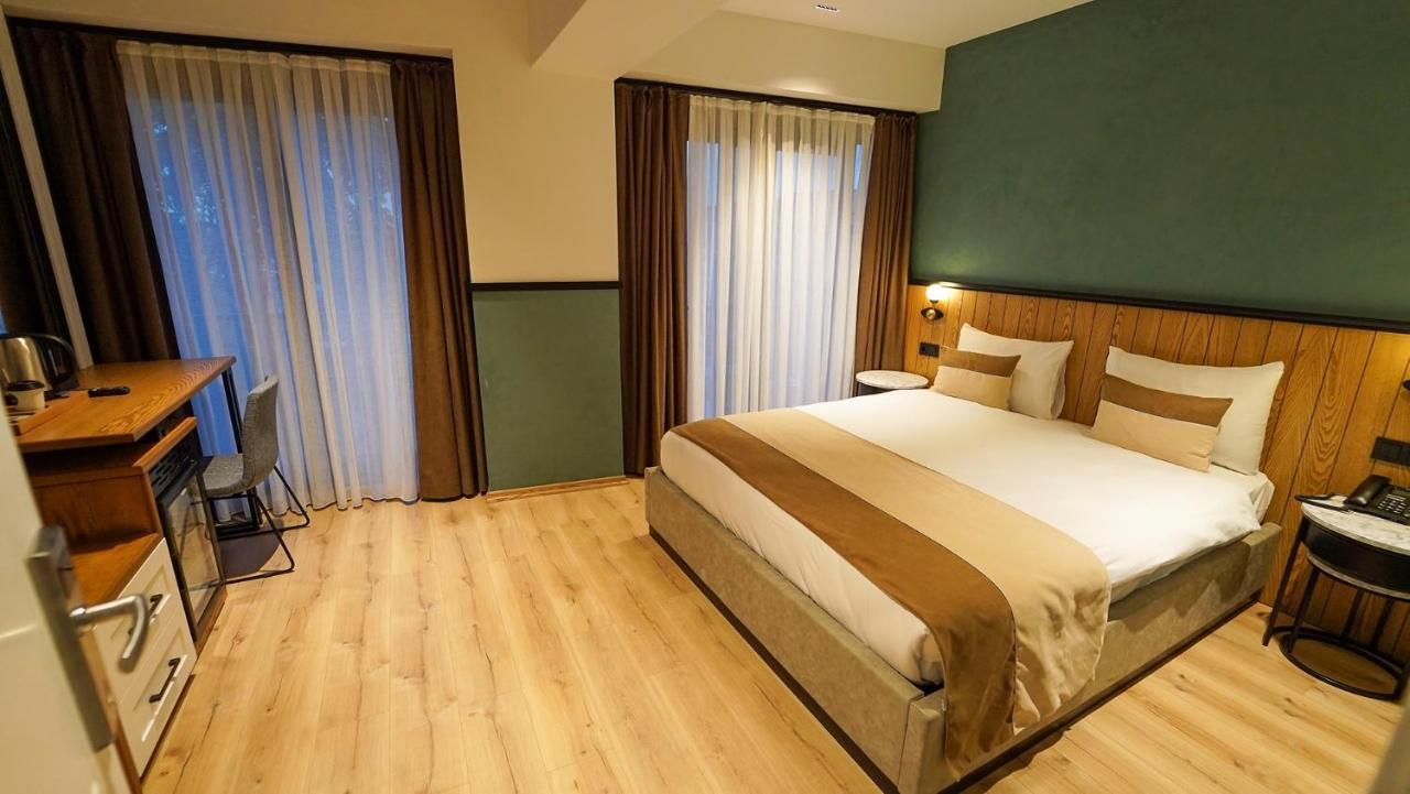 Hotel Fragments