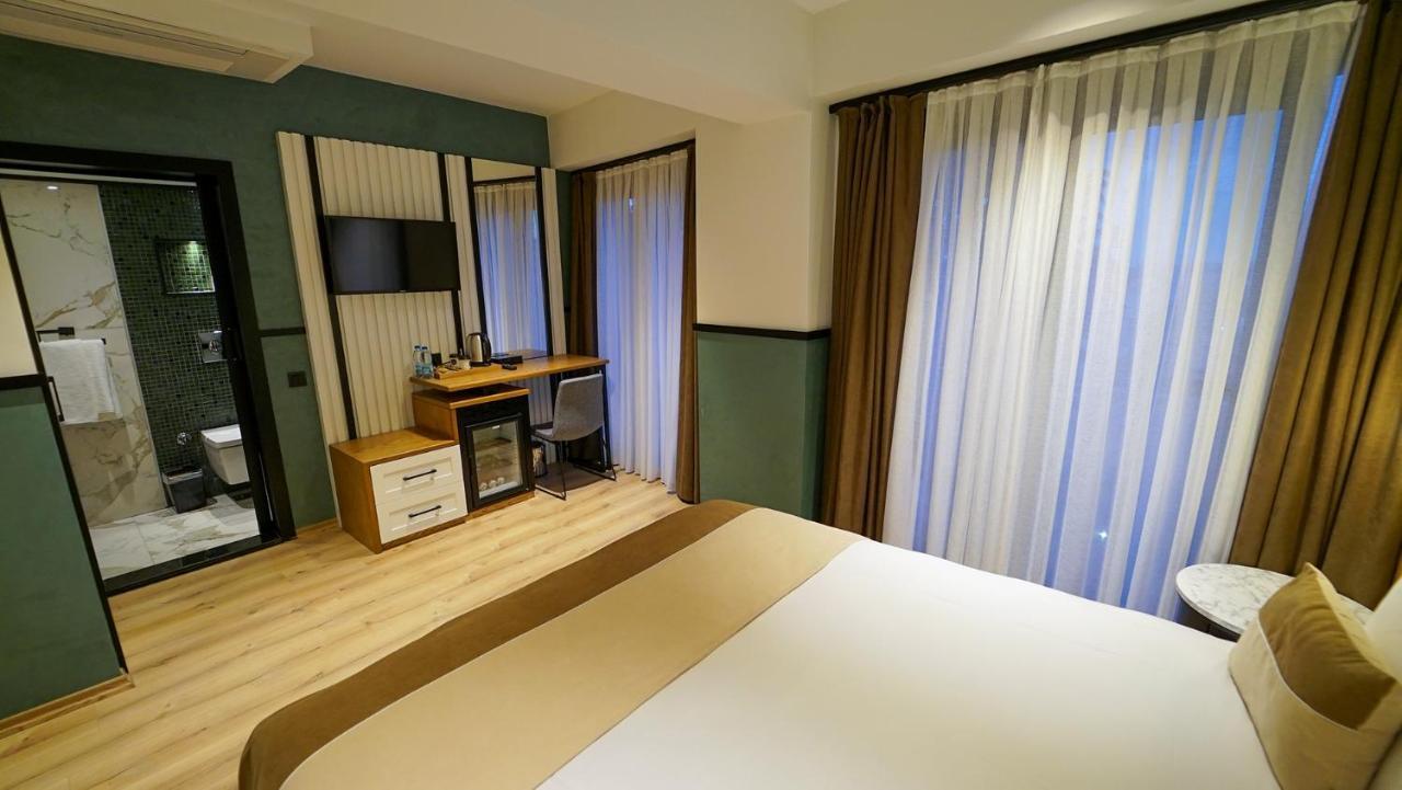 Hotel Fragments