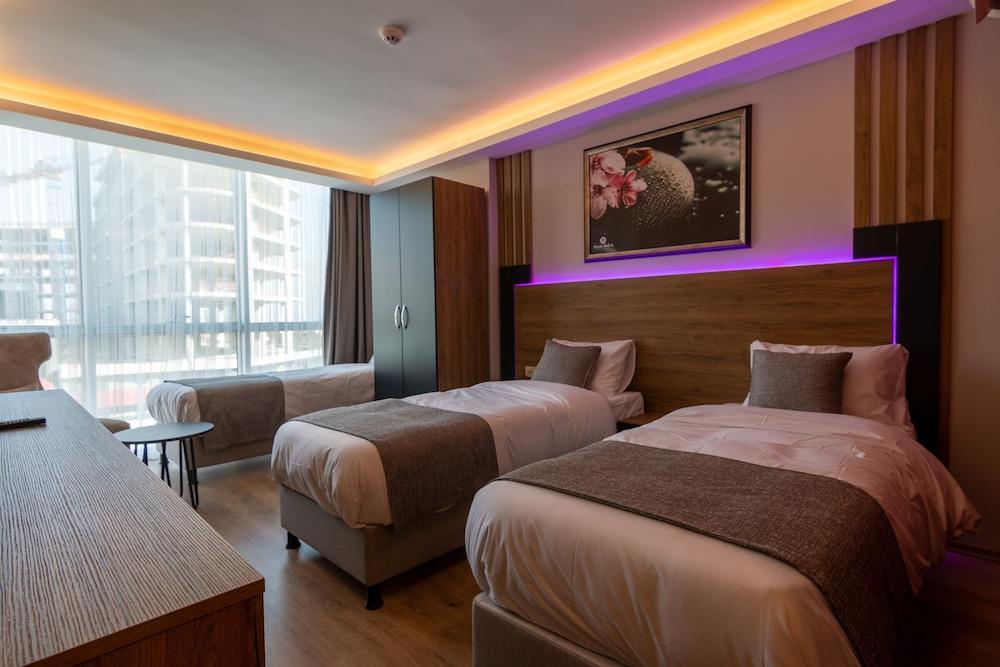Hotel Rush