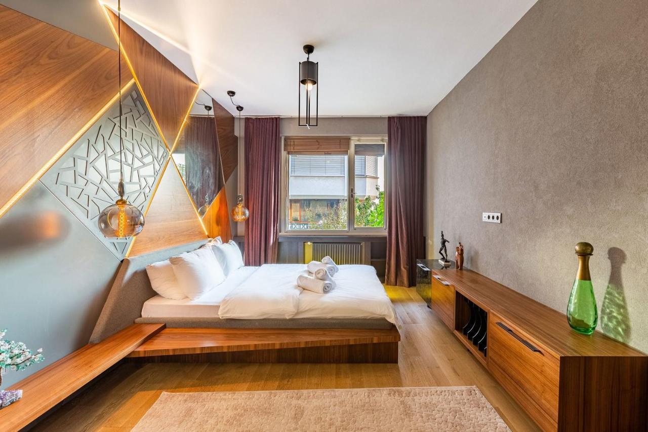 Elegant Flat With Fascinating Bosphorus View In Besiktas *