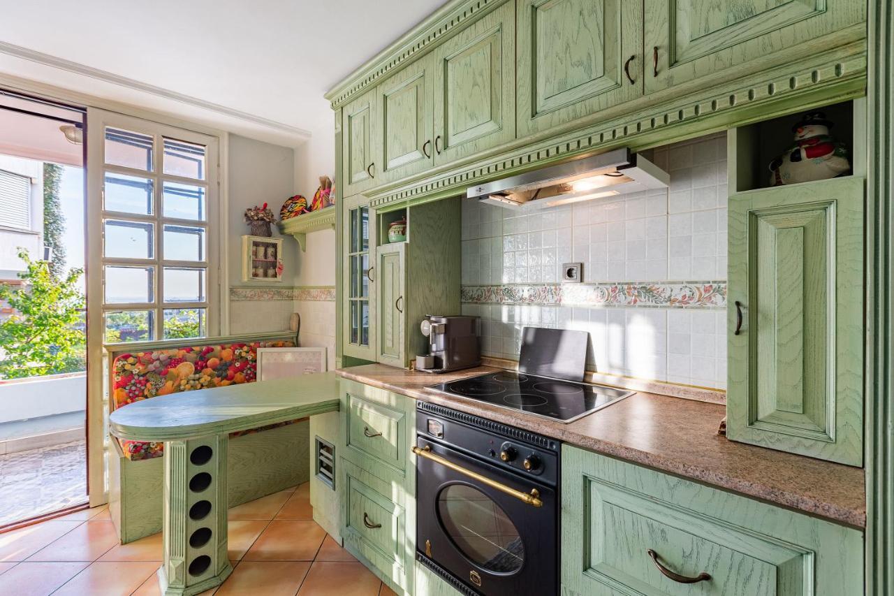Elegant Flat With Fascinating Bosphorus View In Besiktas *