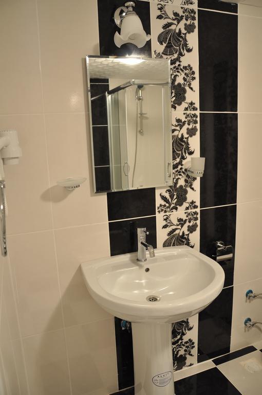 Huxley And Aparts Old Hotel 3*