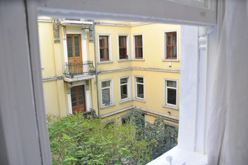 Historical 135 Sqm Near Galata Tower Apartment