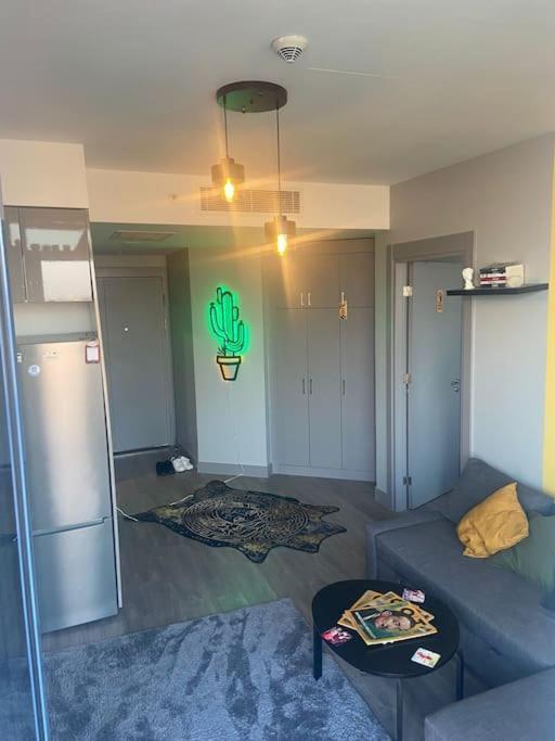 Luxury Sea Views Close The Airport Apartment