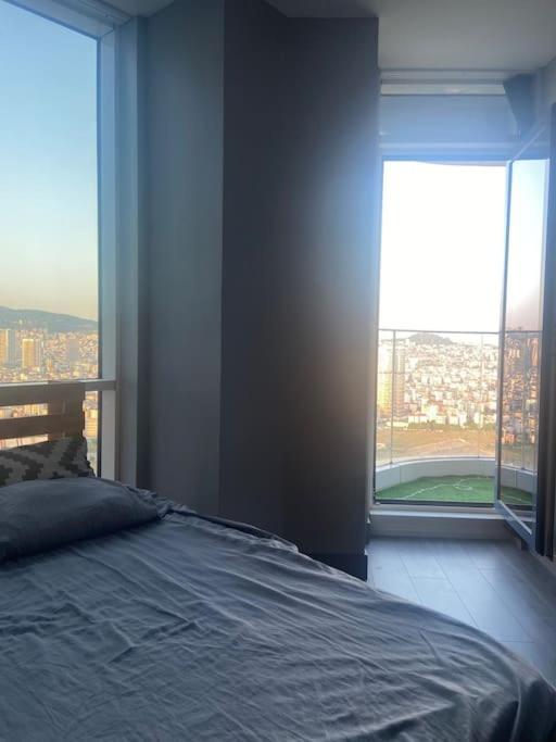 Luxury Sea Views Close The Airport Apartment