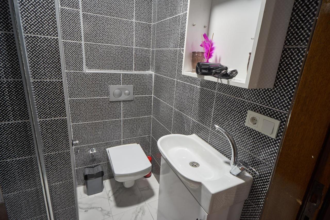 Comfortable 2 Bedroom For 5 People At Taksim Istambul