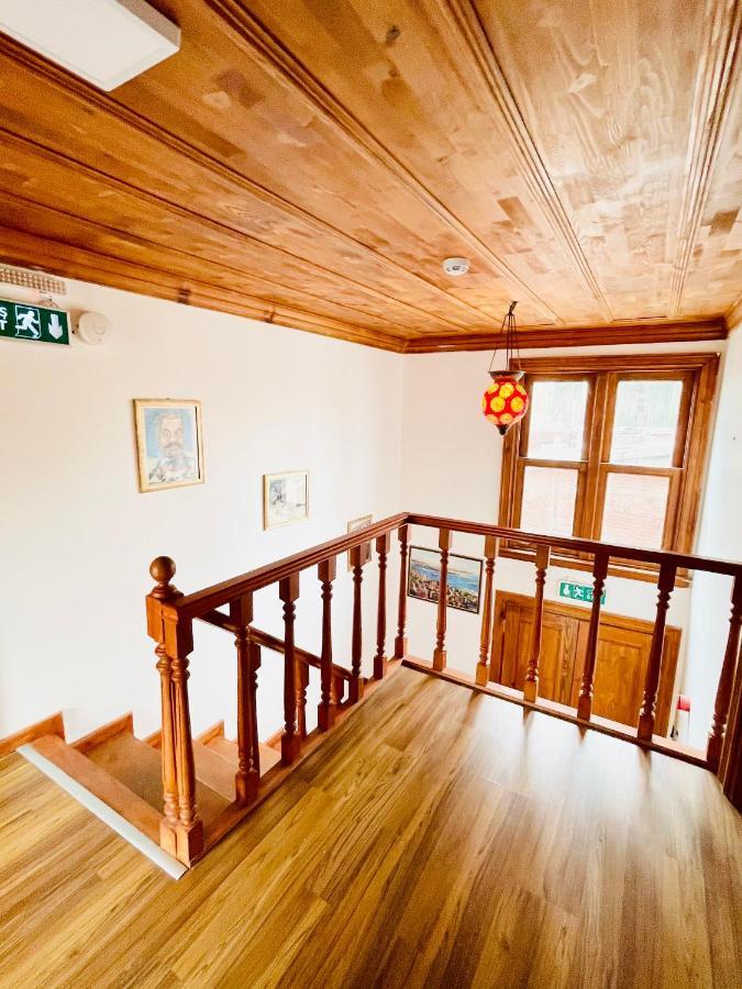 Hotel Qonaq & 3*