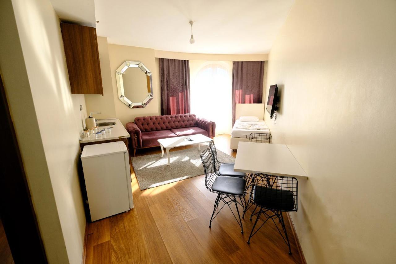 Hotel Houses Saw 3*
