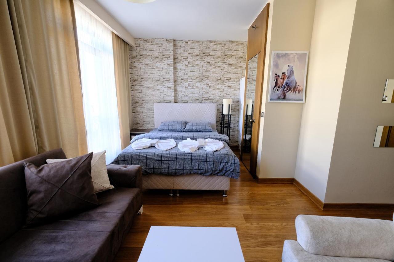 Hotel Houses Saw 3*