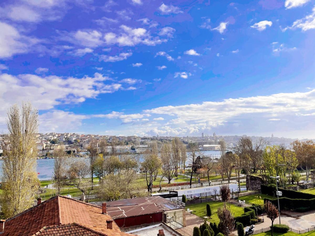 Building/5floors/ Garden In Balat