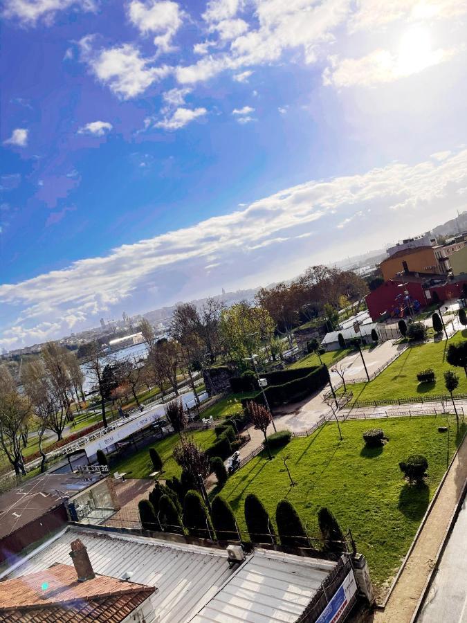 Pousada Building/5floors/ Garden In Balat Istambul