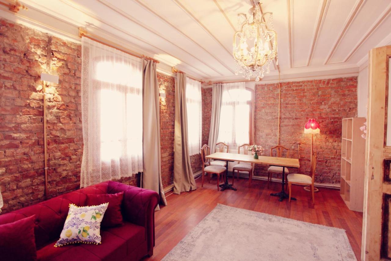 Building/5floors/ Garden In Balat Pousada *