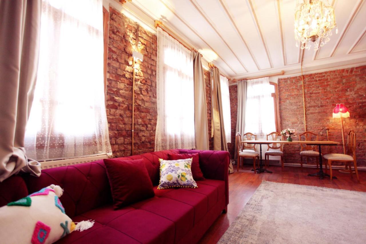 Pousada Building/5floors/ Garden In Balat Istambul