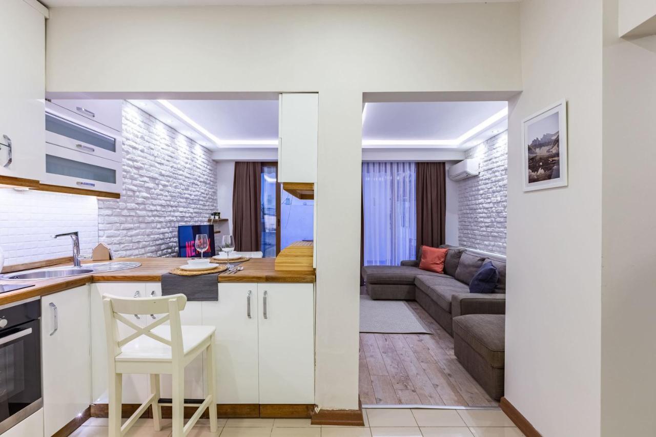 Missafir Exquisite Flat With Backyard And Excellent Location Near Trendy Attractions In Nisantasi, Sisli