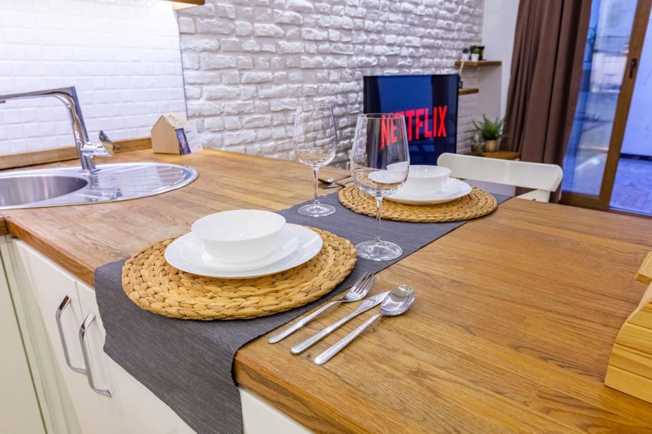 Missafir Exquisite Flat With Backyard And Excellent Location Near Trendy Attractions In Nisantasi, Sisli Apartment *