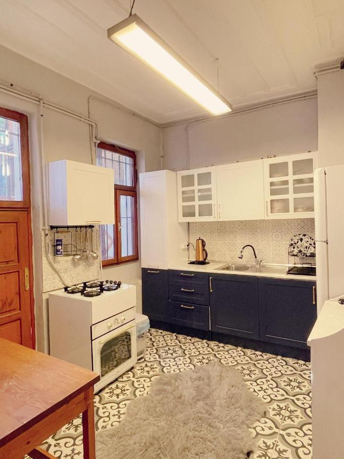 Building/5floors/ Garden In Balat Istambul