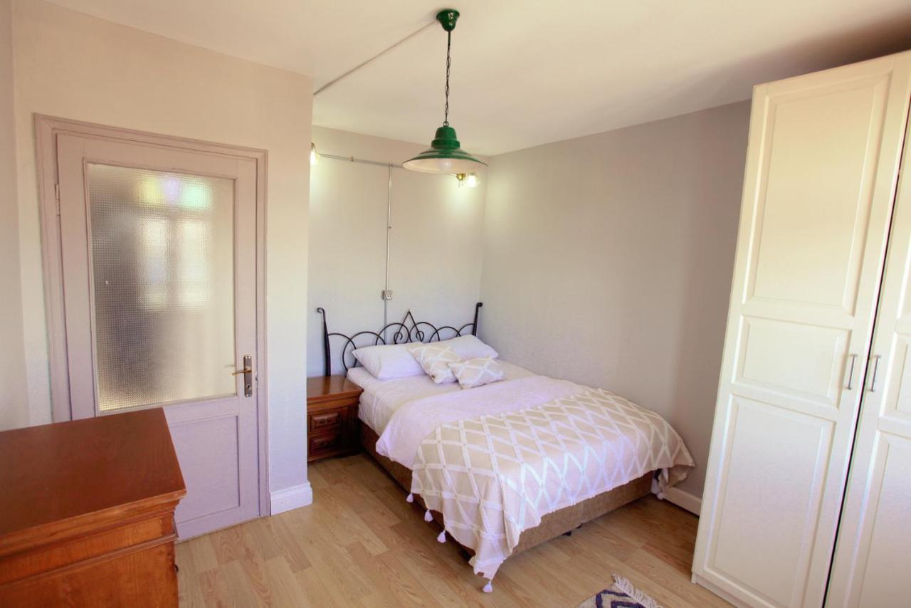Building/5floors/ Garden In Balat Istanbul