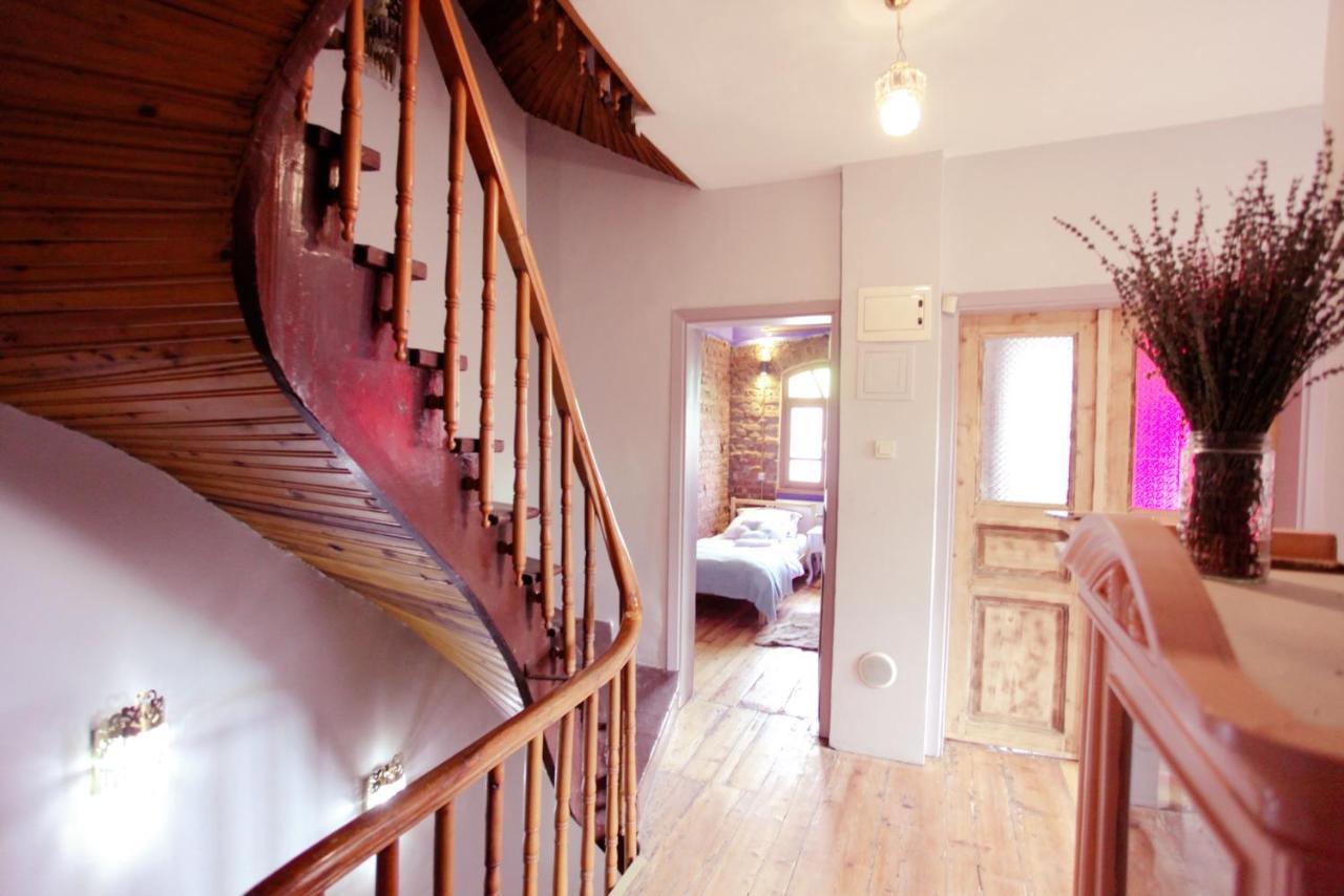 Building/5floors/ Garden In Balat